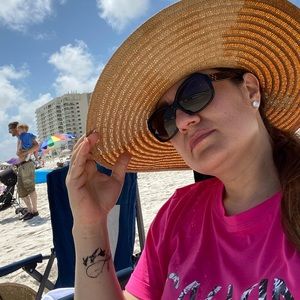 Meet your Posher, Yaneth